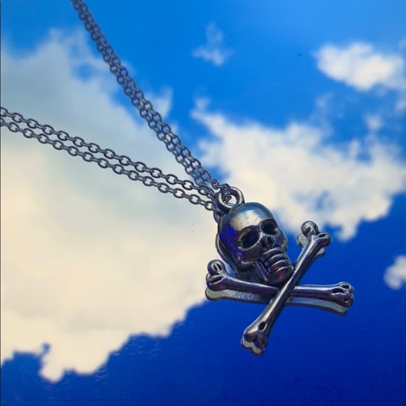 handmade skull necklace!! - Picture 2 of 3